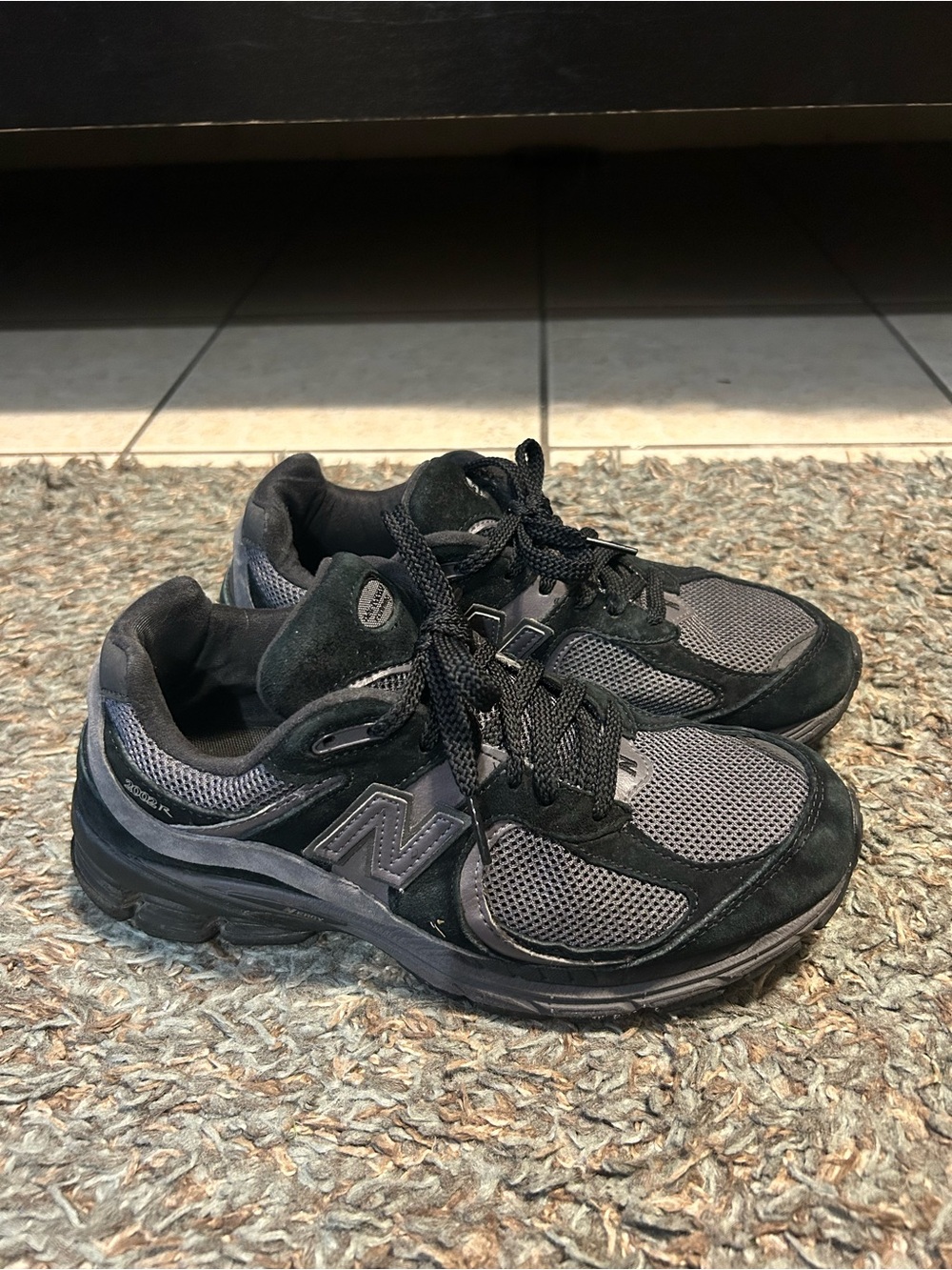 New Balance Men's Black and Gray Athletic Runners